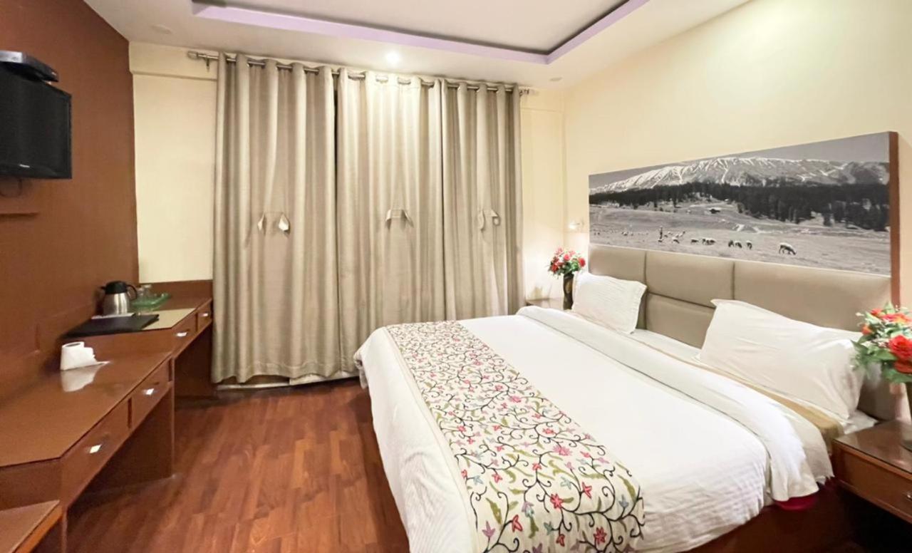 Hotel Centre Point Srinagar  Exterior photo